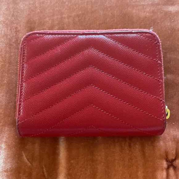 YSL Grain De Poudre Matelasse Chevron zip Wallet - Picture 3 of 8